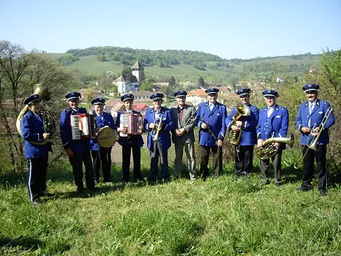 Maiblasen 2010 – Die Probstdorfer Blaskapelle am 1. Mai in Roseln am Evangelischen Friedhof
